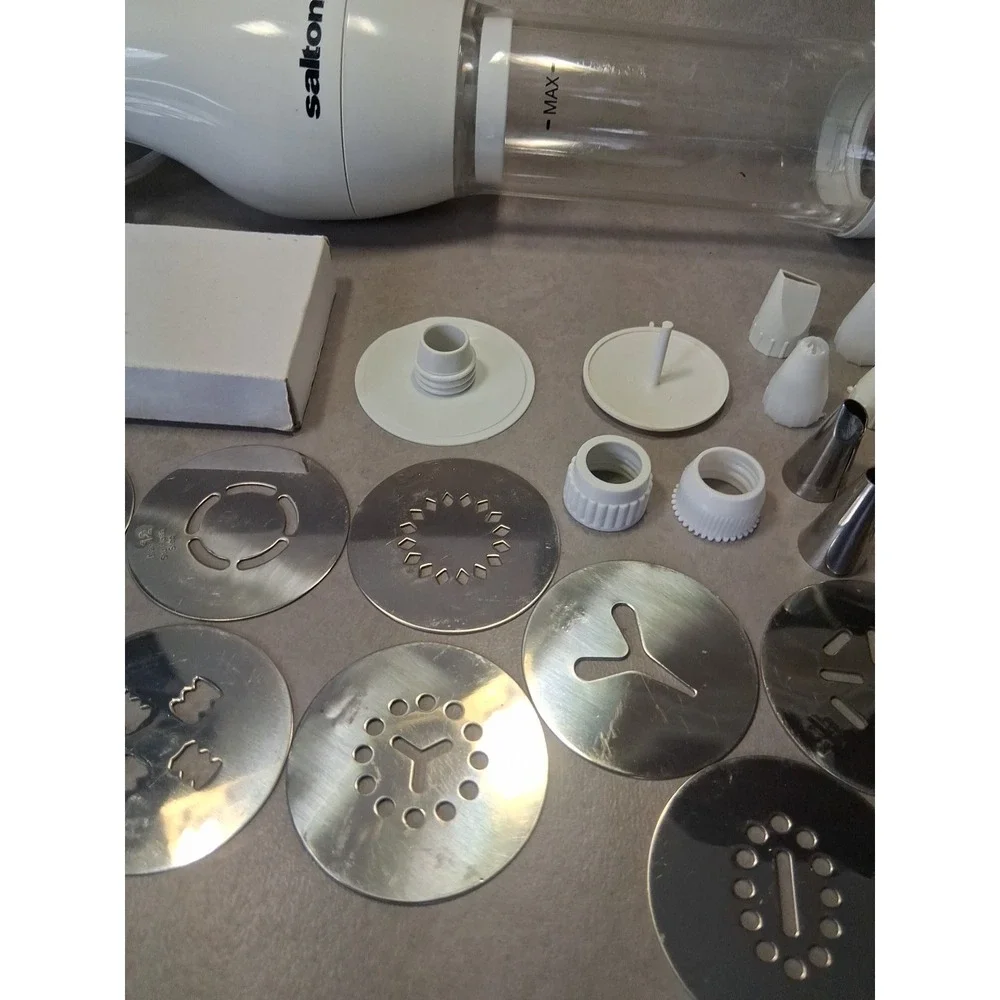 Salton Electric Cookie Press CKM25 Spritz Maker 12 Discs 15 Filler Tips And More - Picture 3 of 8